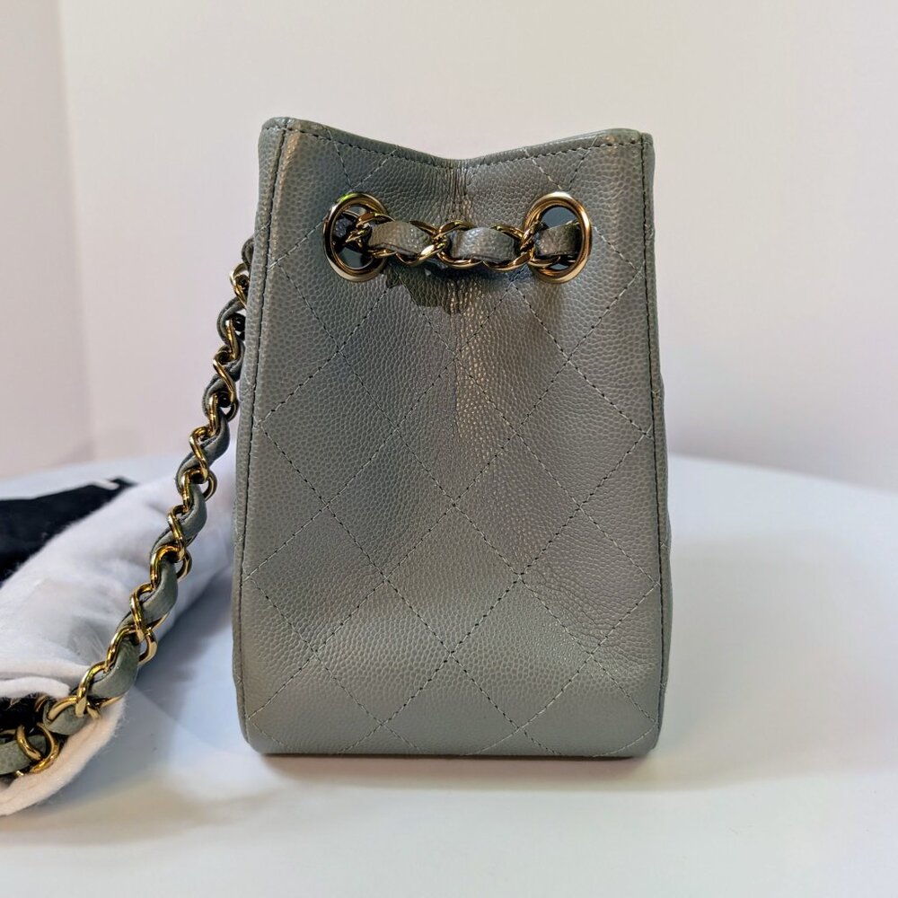 Chanel Rare Light Grey Quilted Caviar Leather Small Bucket Drawstring Bag - Picture 3 of 16